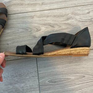 Black leather and jute wedges